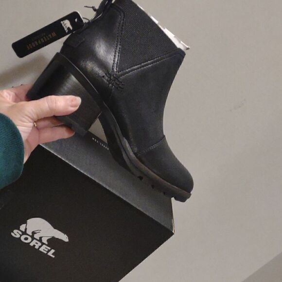 New Sorel Size 5  Waterproof - Picture 5 of 6
